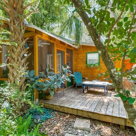 Tin Shed Revival Cabin Villa